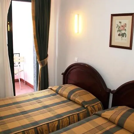 Santo Antonio Konukevi 3*